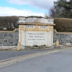Memorial at entrance to War Memorial Cottage Hospital