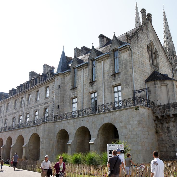 Oud bisschoppelijk paleis van Quimper
