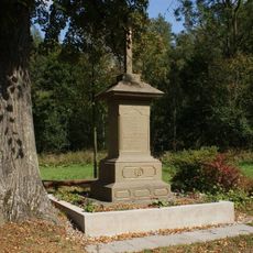 Boží muka u jižní strany kostela ve Staré Vodě