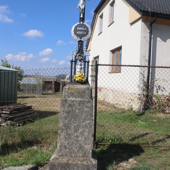Kříž na západním okraji Horního Újezdu