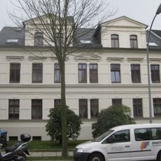 Mietshaus in halboffener Bebauung mit Vorgarten Margaretenstraße 5