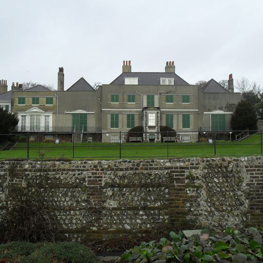 Preston Manor & Gardens