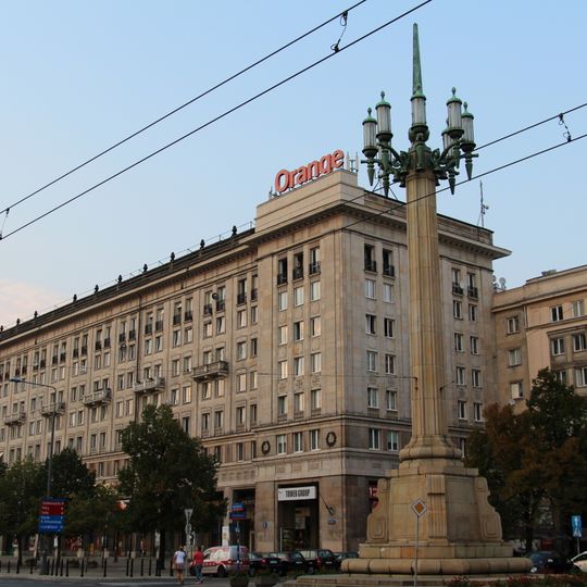 Blok przy placu Konstytucji 6