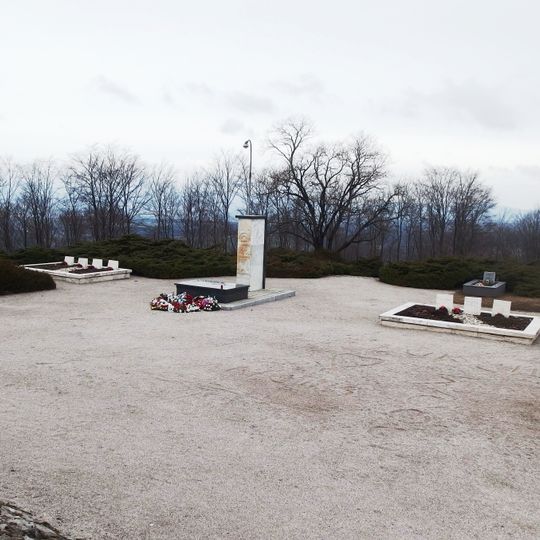 Pomník Jankov vŕšok, cintorín pamätný