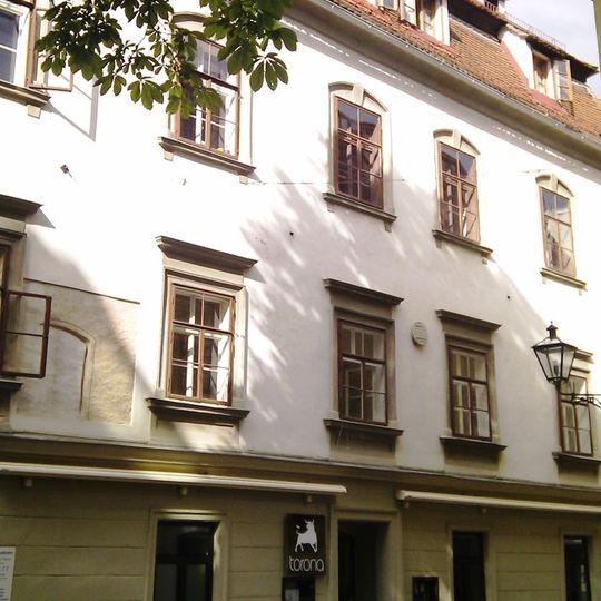 Wohn- und Geschäftshaus