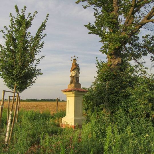 Socha svatého Jana Nepomuckého v Lanžhotě u polní cesty