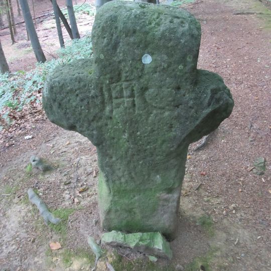 Smírčí kříž v Semaníně vedle úvozu