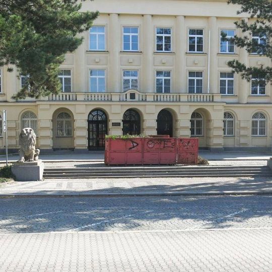 Sochy lvů před okresním soudem v Mladé Boleslavi