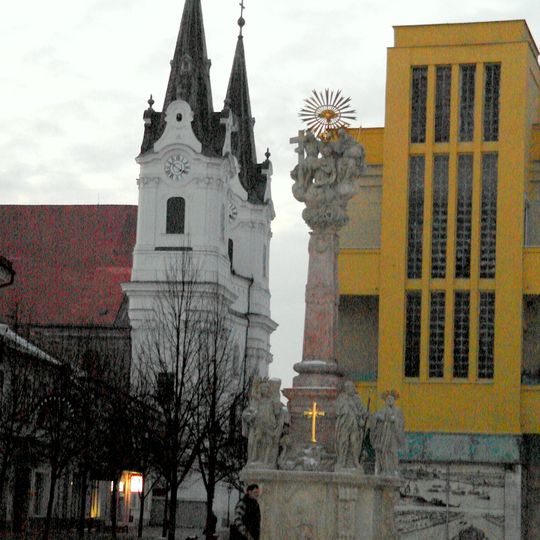 Trojičný stĺp, Morový stĺp, podstavec s reliéfom