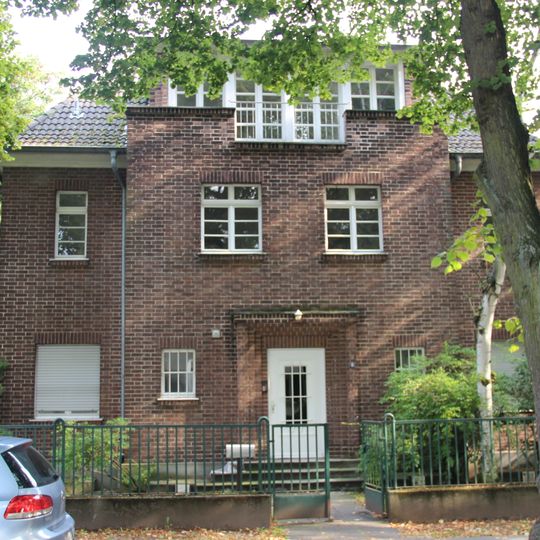 Friedrich-Wilhelm-Straße 6