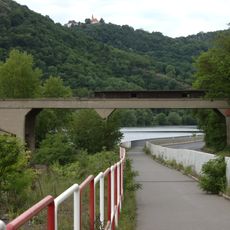 Most dopravníkového pásu přes silnici II/261 pod kamenolomem Libochovany