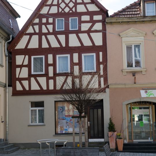 Wohn- und Geschäftshaus