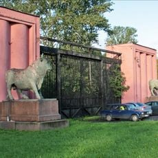 Bull statues by Demuth-Malinowsky (Saint Petersburg)