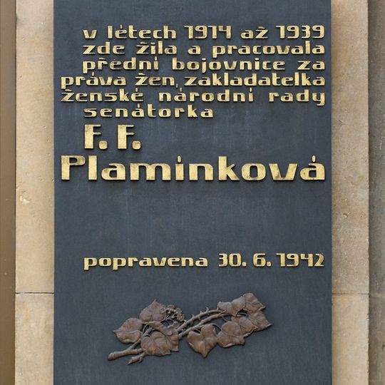 Pamětní deska Františky Plamínkové na Stroměstském náměstí v Praze