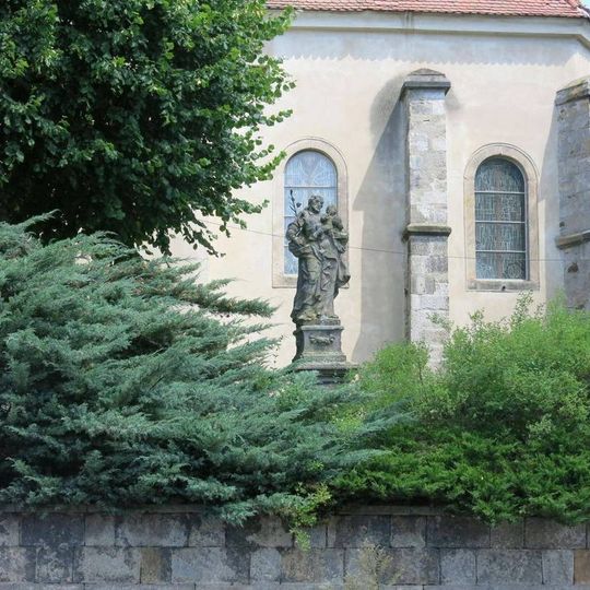 Socha svatého Josefa u kostela v Libuni