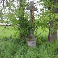 Kříž jihovýchodně od Jiratic