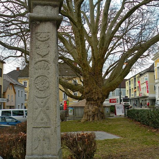 Pranger auf dem Marktplatz von Mauthausen