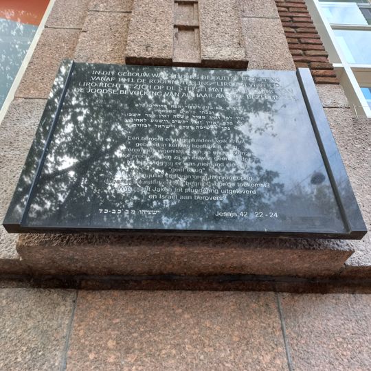 Plaquette op het voormalige LIRO-bankgebouw