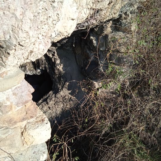 Esztergomi Vár-hegy Walled Cave