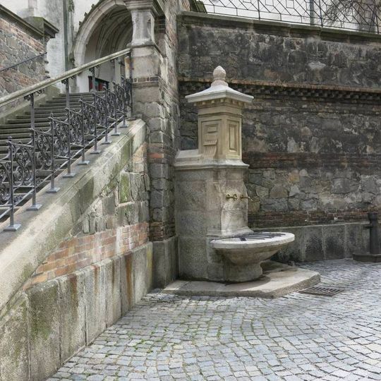 Kašna v Kostelní ulici v Českém Krumlově