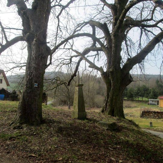 Kříž u rozcestí v Oplotci