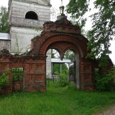 Ограда с двумя воротами (Глазово)