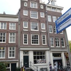 Pand met halsgevel met oeils-de-boeuf