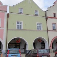 Husovo náměstí 1221