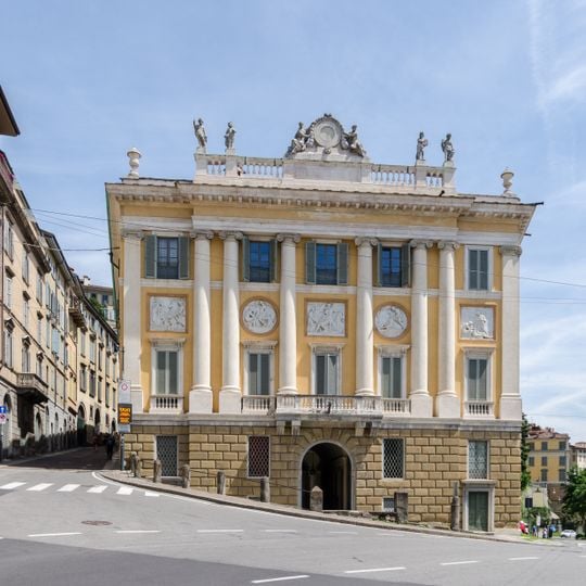 Palazzo Medolago Albani