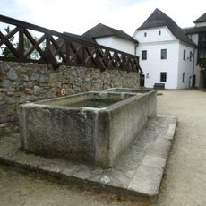 Kašna na hradě v Nových Hradech