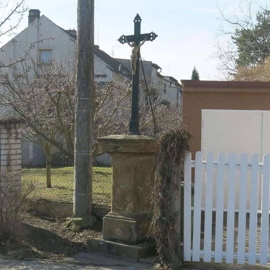 Kříž na rozcestí ulic Lovošská a Ústecká v Lovosicích
