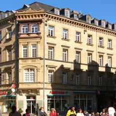 Wohn- und Geschäftshaus