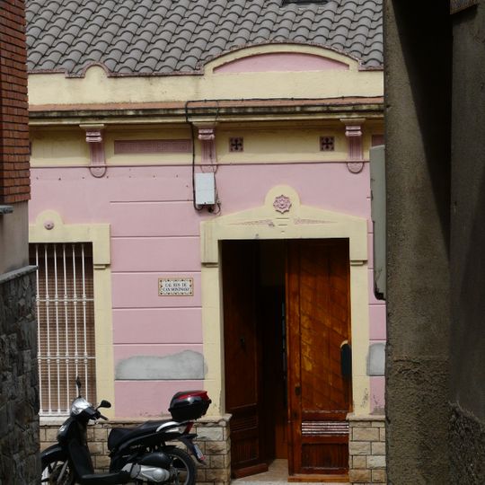 House in carrer Montserrat, 18