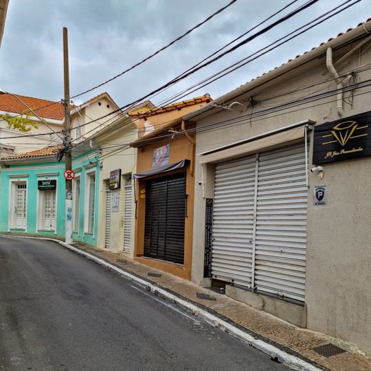 Building at Rua Madre Maria Teodora, 11