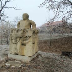 Kamenná plastika Lázeň v prostoru zaniklého židovského hřbitova v Uherském Brodu