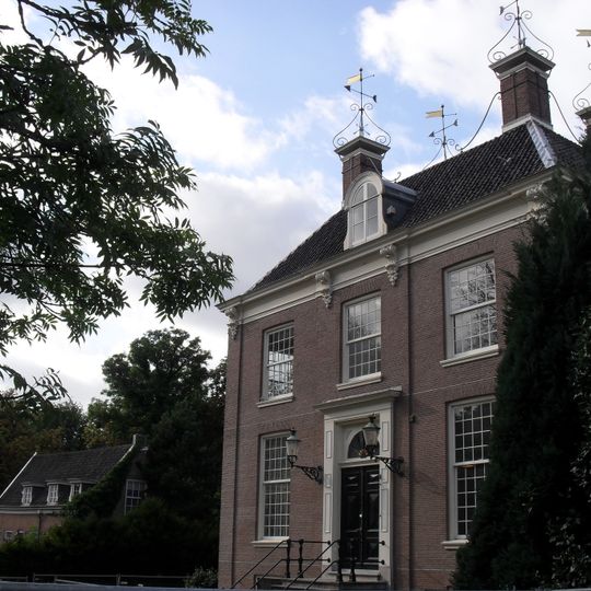 Amstelrust: hoofdgebouw