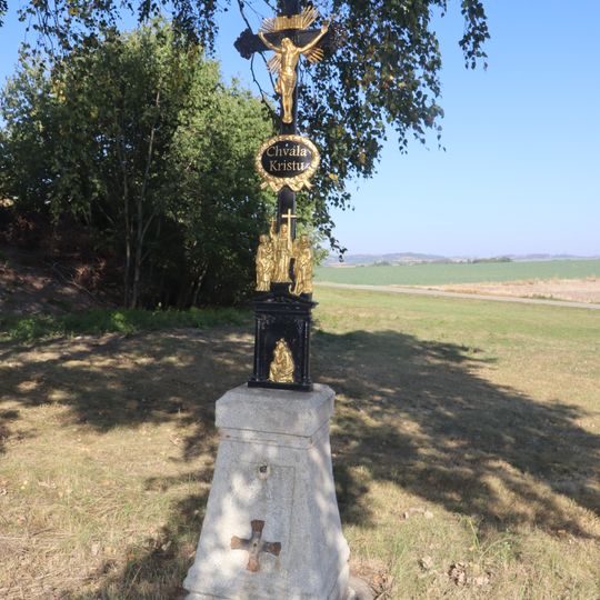 Kříž u železničního mostu v Čechočovicích