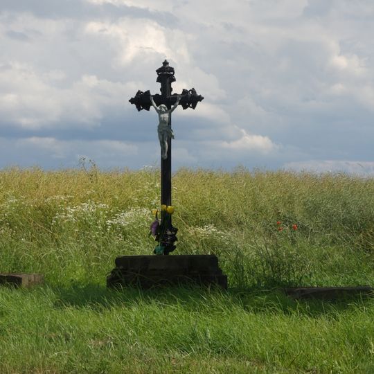Kříž na rozcestí silnic východně od Vysokého Újezdu