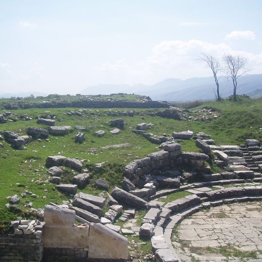 Rrënojat e teatrit antik