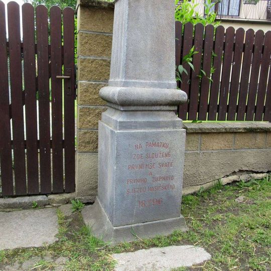 Kříž u křižovatky v Pňovicích