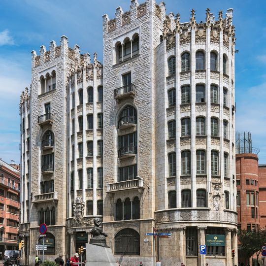 Edifici annex de la Caixa de Pensions per a la Vellesa i d'Estalvis