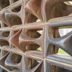 Formsteinwand an der Grunaer Straße 5