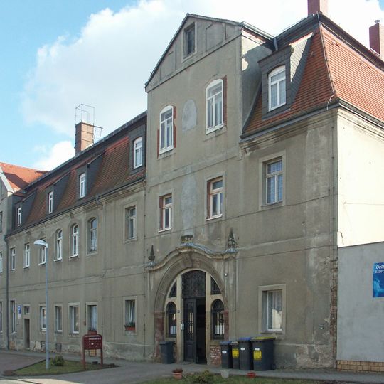 Einzeldenkmale der Sachgesamtheit Rittergut Oelzschau b. Rötha: Ehemaliges Herrenhaus und zwei Wirtschaftsgebäude - Schulstraße 6; 8; 12