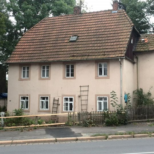 Wohnhaus mit Vorgarten Zwickauer Straße 241