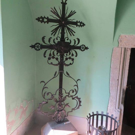 Kříž u vchodu do Městské šatlavy v Pelhřimově