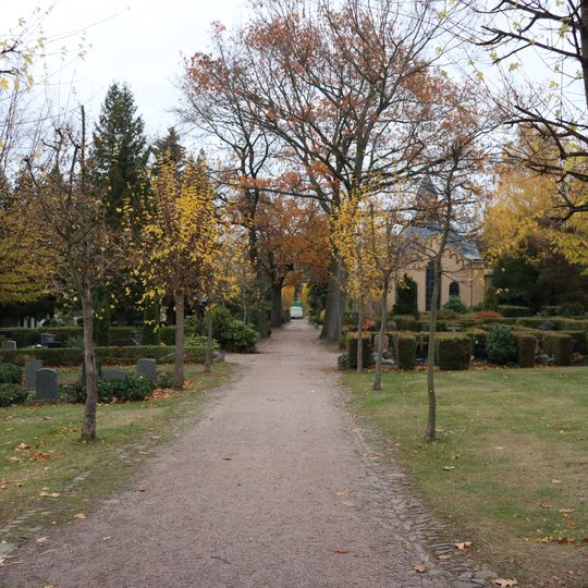 Sachgesamtheit Friedhof Kirchberg mit folgenden Einzeldenkmalen: Friedhofskapelle, Friedhofsmauer, Kriegerdenkmal für die Gefallenen des 1. Weltkrieges und einige Grabmale, Grabmal für Henriette vermählte Petzold geb. Schwedler, Kaufmann Paul Jäh