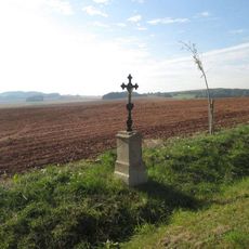 Kříž západně od Močidlece