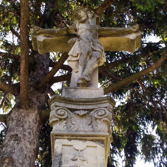 Cintorínsky kríž, kríž s korpusom