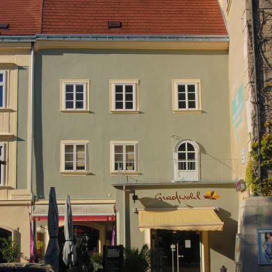 Wohn- und Geschäftshaus