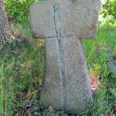 Mord- und Sühnekreuz (etwa 300 m nördlich des nördlichen Ortsausgangs)